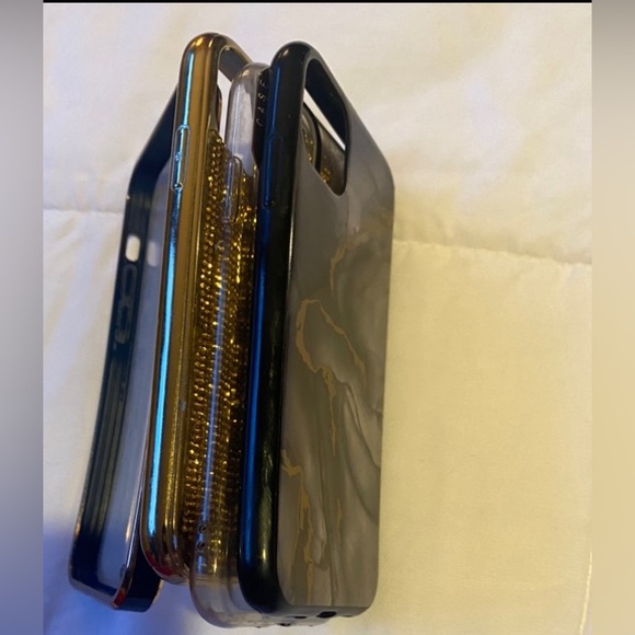 IPHONE 11 phone cases LOT 4 case only 13.00 great condition all4pc$13.00Special - Picture 8 of 11